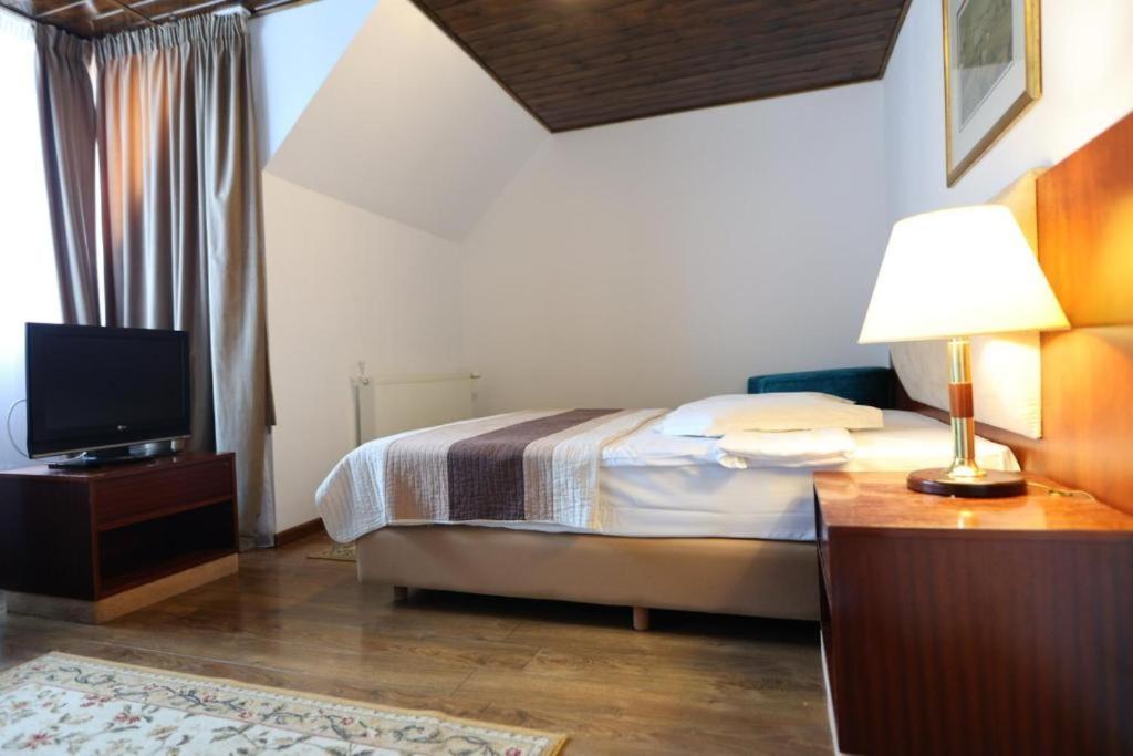 Vila Pinul Si Mesteacanul Poiana Brasov Exteriör bild