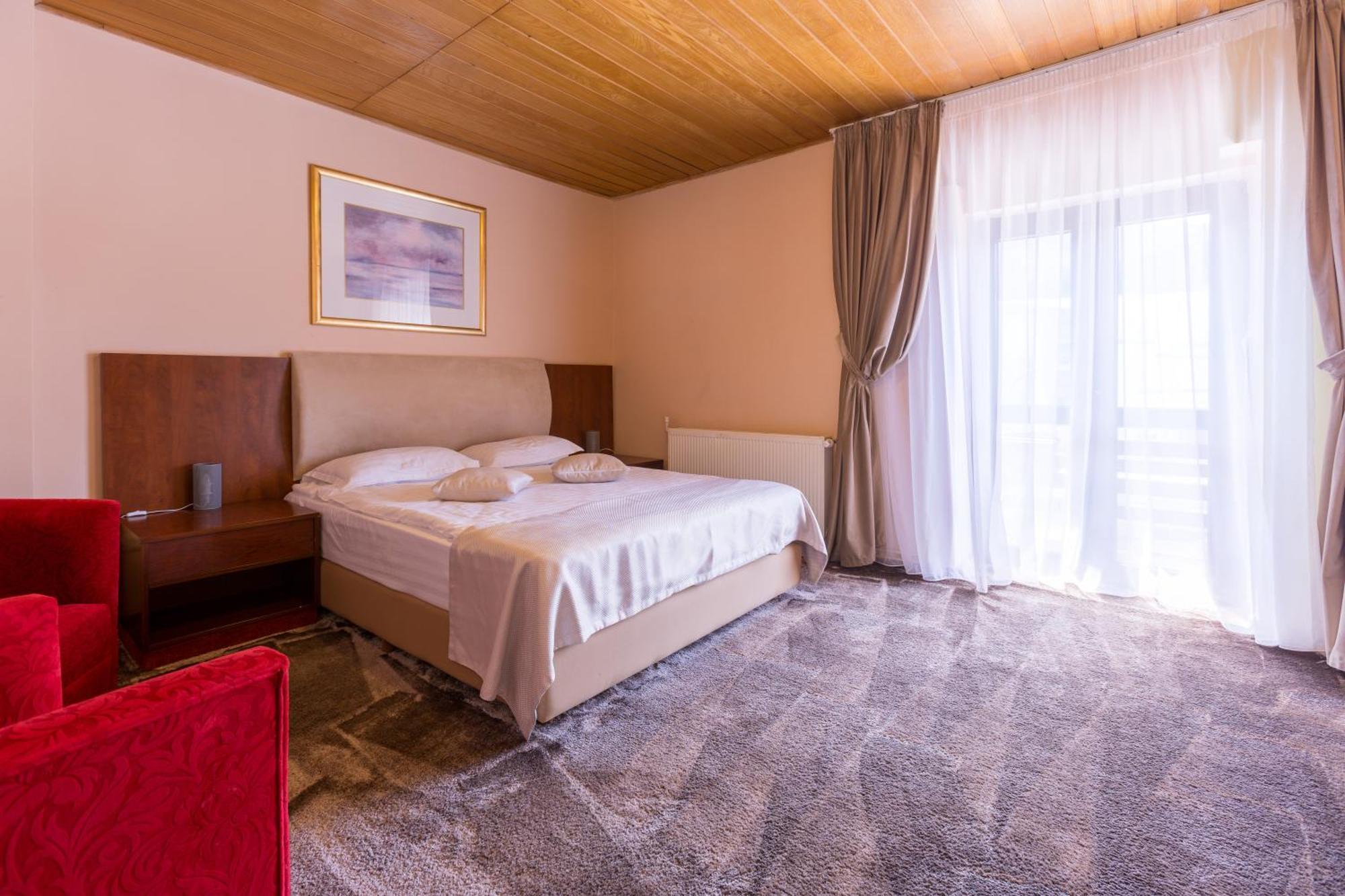 Vila Pinul Si Mesteacanul Poiana Brasov Exteriör bild